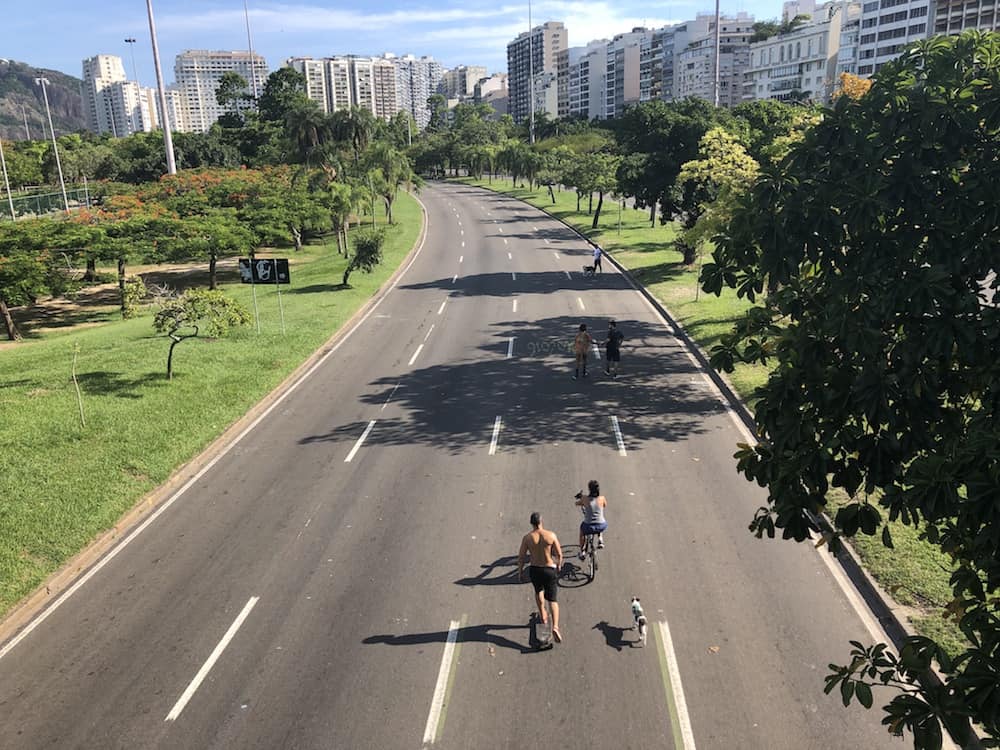 Dog parks are great places to socialize and make new dog friends. Here is a complete list of dog parks in Rio de Janeiro, both official and unofficial. 