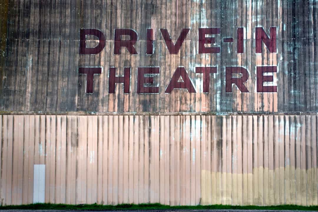 There are a few dog-friendly drive-in theaters across Los Angeles. Here's a list of LA drive-in theaters that welcome your furry friend too.